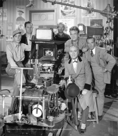 Charlie Chaplin, Rollie Totheroh e Robert Aldrich sul set di Limelight (c) Roy Export Company Establishment